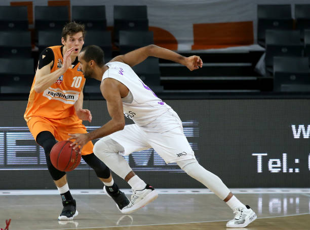 场均贡献接 场均贡献接