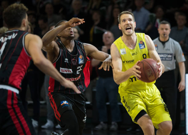 之间的对决 之间的对决