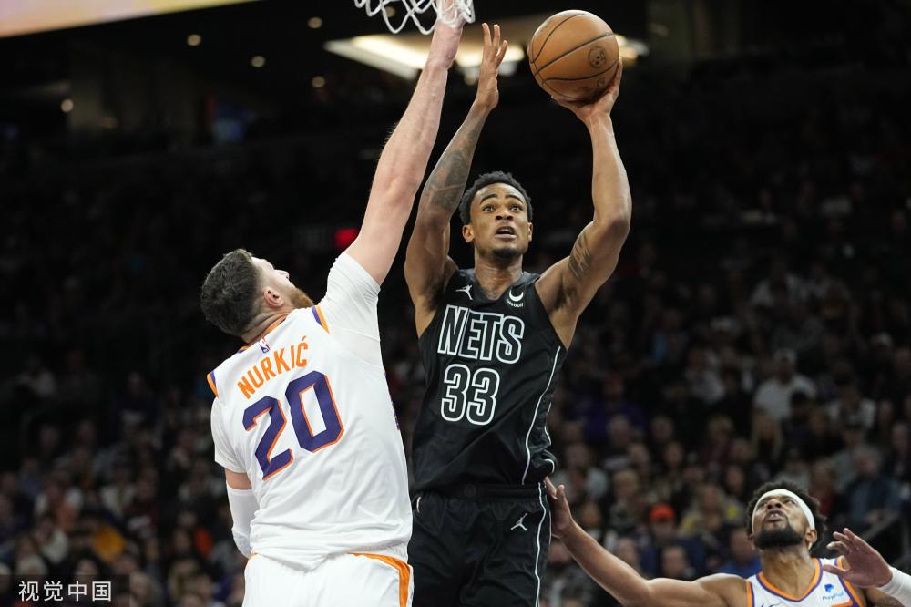 中的拇指受 中的拇指受